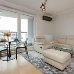 Trendy With Ac And Parking In By Renters