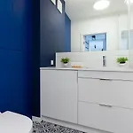 Trendy With Ac And Parking In By Renters Appartement