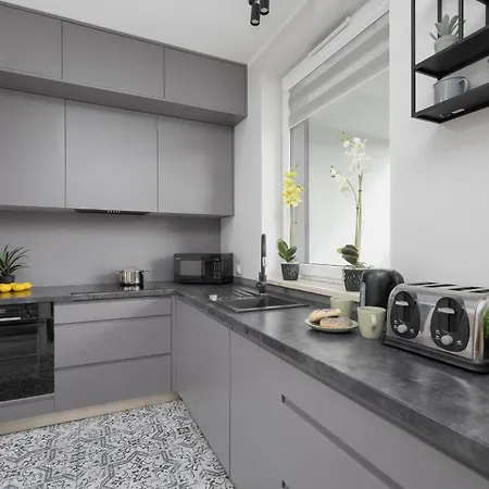 Trendy With Ac And Parking In By Renters * Warszawa