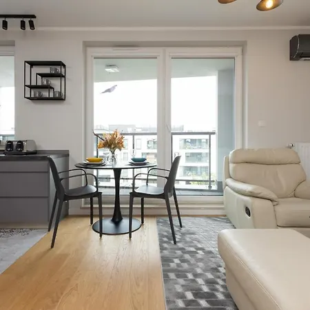 Trendy With Ac And Parking In By Renters * Varsovia