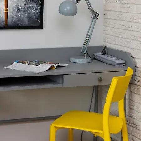 Trendy With Ac And Parking In By Renters Apartamento Varsovia