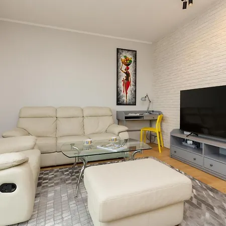 Trendy With Ac And Parking In By Renters Varsavia