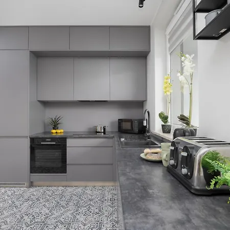 Trendy With Ac And Parking In By Renters