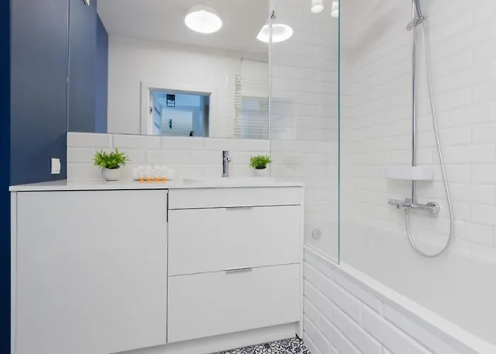 Trendy With Ac And Parking In By Renters Warschau