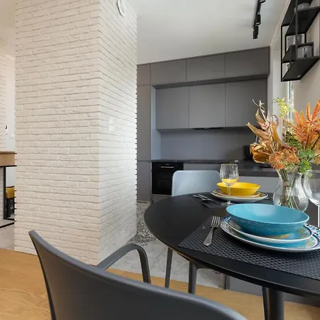 Trendy With Ac And Parking In By Renters * Warschau