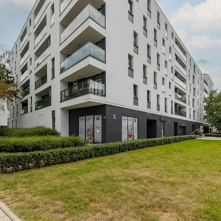 Appartamento Trendy With Ac And Parking In By Renters Varsavia