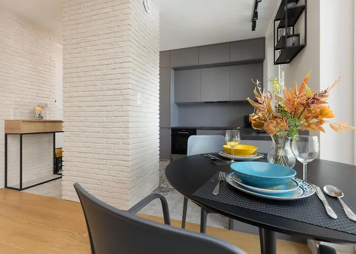 Trendy With Ac And Parking In By Renters * Varsó