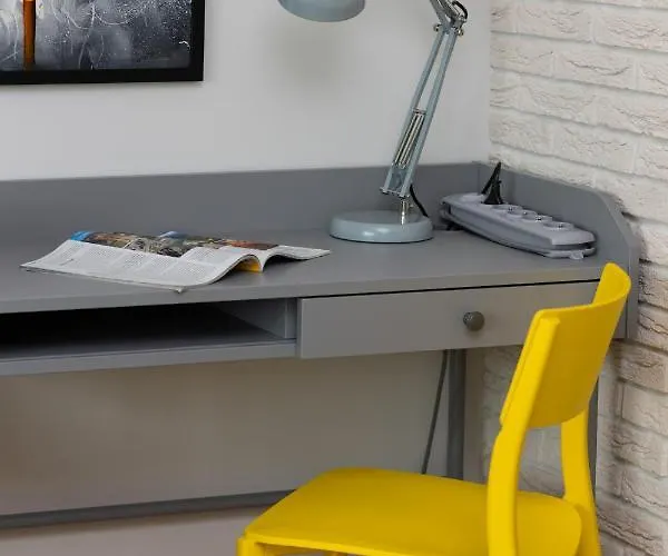 Trendy With Ac And Parking In By Renters Apartman Varsó