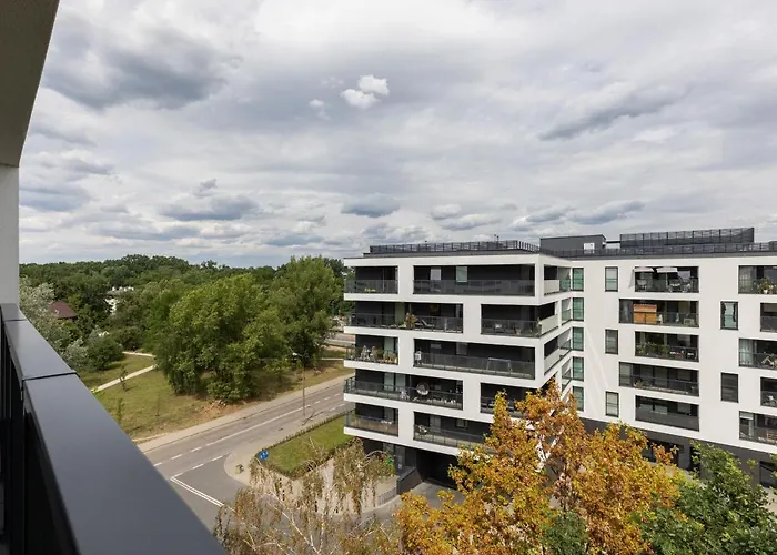 Apartman Trendy With Ac And Parking In By Renters Varsó